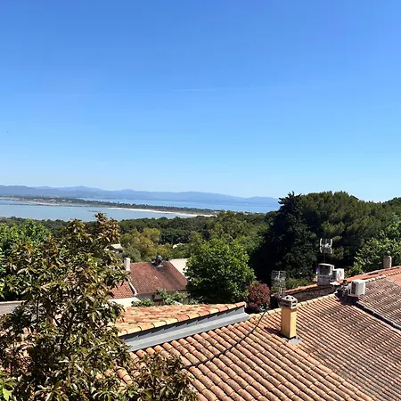 Apartment T2 50m² Vue Presqu'il De Giens. Rc